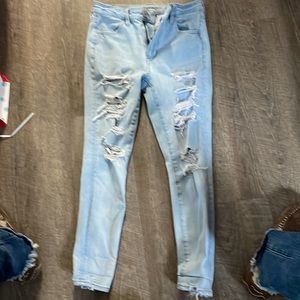 4 regular American eagle super high rise cropped jegging light blue ripped jean